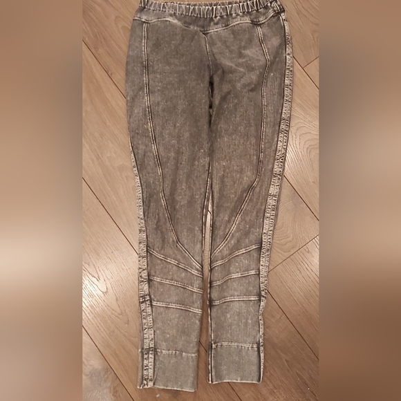 Sandwich_ pull-on distressed pants - Picture 7 of 7